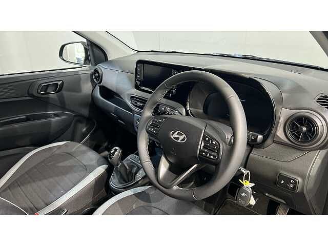 Hyundai i10 i10 5Dr HAT 1.0 MPi 63ps Advance NAV AU