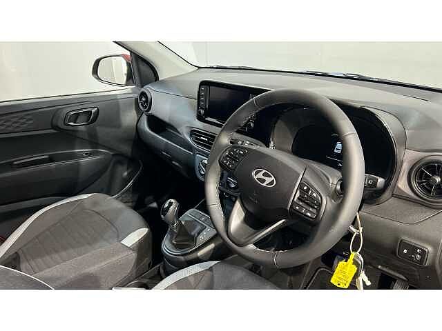 Hyundai I10 i10 5Dr HAT 1.0 MPi 63ps Advance NAV AU Dragon Red