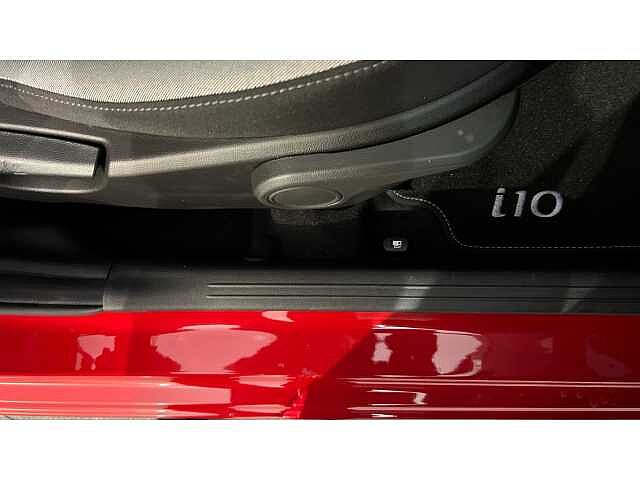 Hyundai I10 i10 5Dr HAT 1.0 MPi 63ps Advance NAV AU Dragon Red