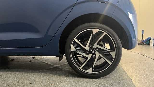 Hyundai i10 i10 5Dr HAT 1.2 MPi 79ps Premium NAV AU